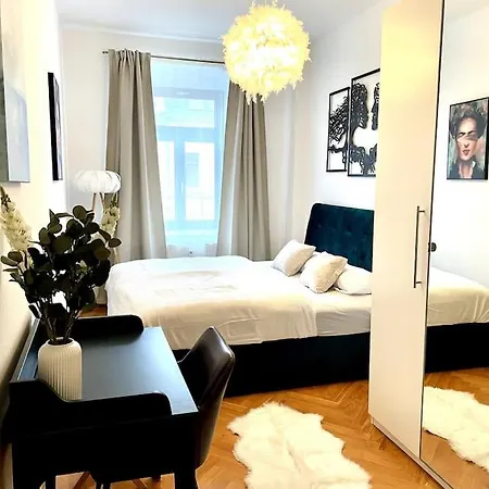 Casarina - Stilvoller Altbau In Zentraler Lage *