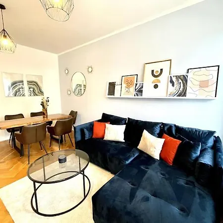 Casarina - Stilvoller Altbau In Zentraler Lage *