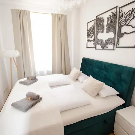 아파트 Casarina - Stilvoller Altbau In Zentraler Lage 드레스덴