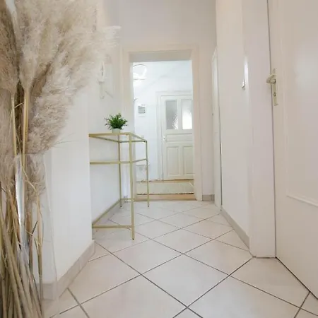 Appartement Casarina - Stilvoller Altbau In Zentraler Lage Dresden