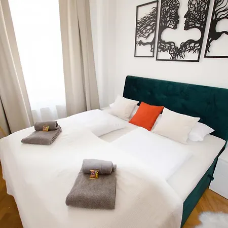 Casarina - Stilvoller Altbau In Zentraler Lage Apartment *