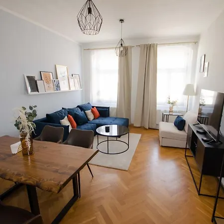 Apartment Casarina - Stilvoller Altbau In Zentraler Lage