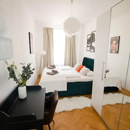 Apartment Casarina - Stilvoller Altbau In Zentraler Lage Dresden