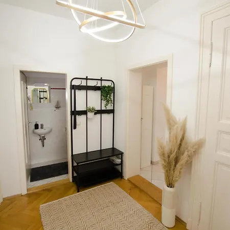 Apartment Casarina - Stilvoller Altbau In Zentraler Lage Dresden