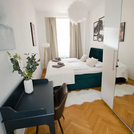 Casarina - Stilvoller Altbau In Zentraler Lage Appartement