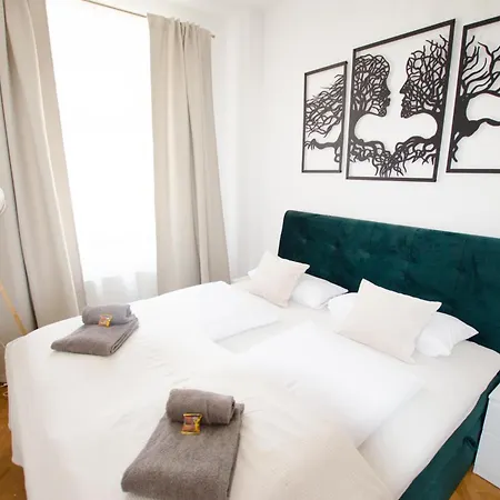 Casarina - Stilvoller Altbau In Zentraler Lage Apartment Dresden