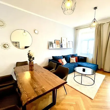 Casarina - Stilvoller Altbau In Zentraler Lage