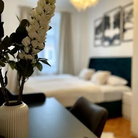 Casarina - Stilvoller Altbau In Zentraler Lage Δρέσδη