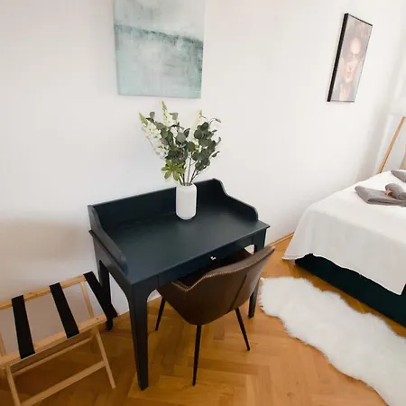 Casarina - Stilvoller Altbau In Zentraler Lage * Dresda