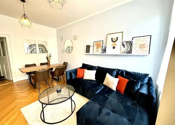 Casarina - Stilvoller Altbau In Zentraler Lage *