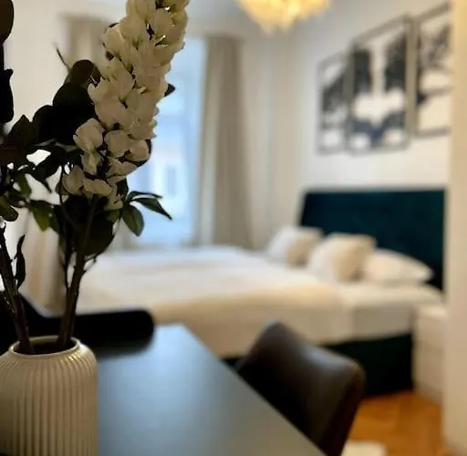 Casarina - Stilvoller Altbau In Zentraler Lage Dresda