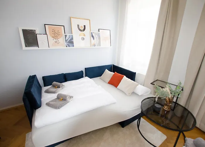 Casarina - Stilvoller Altbau In Zentraler Lage Dresda